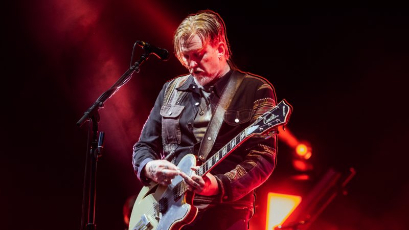 WATCH: Josh Homme gave a Sydney fan a huge pash mid-Queens of the Stone Age gig so pucker up NZ