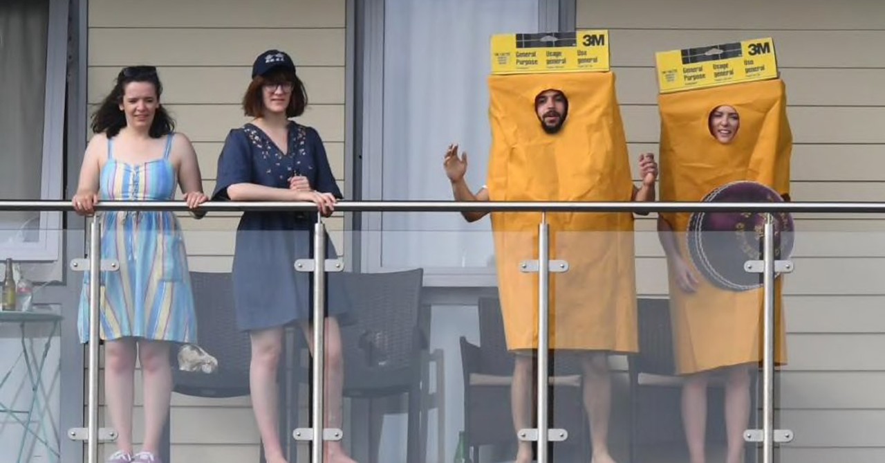 Cricket fans perfectly troll Australian cheats with sandpaper costumes