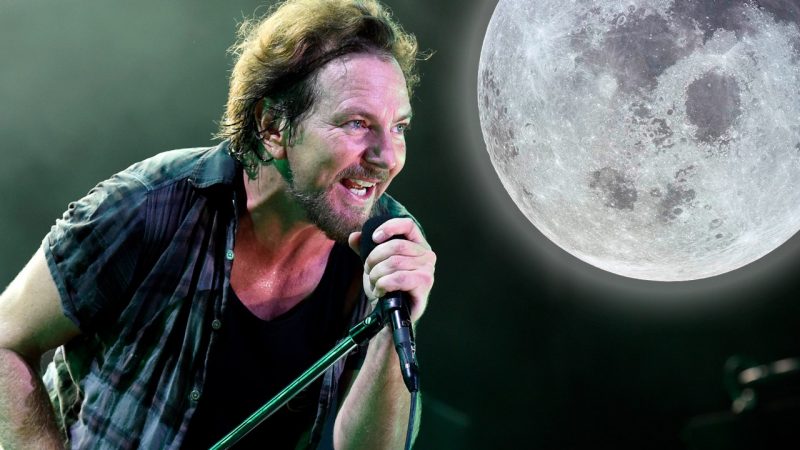 Listen to Pearl Jam's new song 'Superblood Wolfmoon' by pointing your phone at the moon