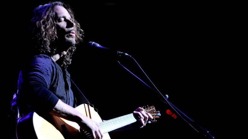 Chris Cornell performs U2 'One' but using Metallica 'One' lyrics