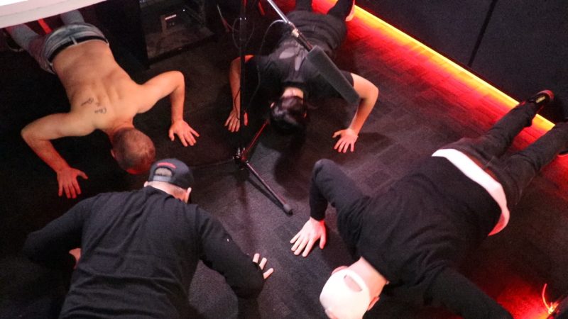 How many push-ups can Rog, Bryce, Mulls and Newsreader Mel do in one minute?