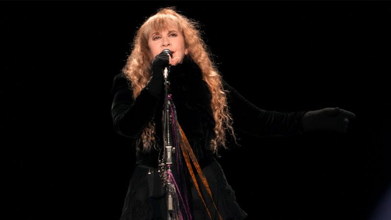 Watch Stevie Nicks pays tearful tribute to Christine McVie performing ‘Landslide’